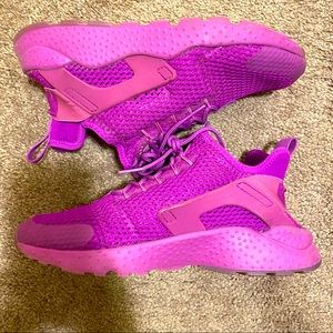 Women’s Nike Huarache sneakers